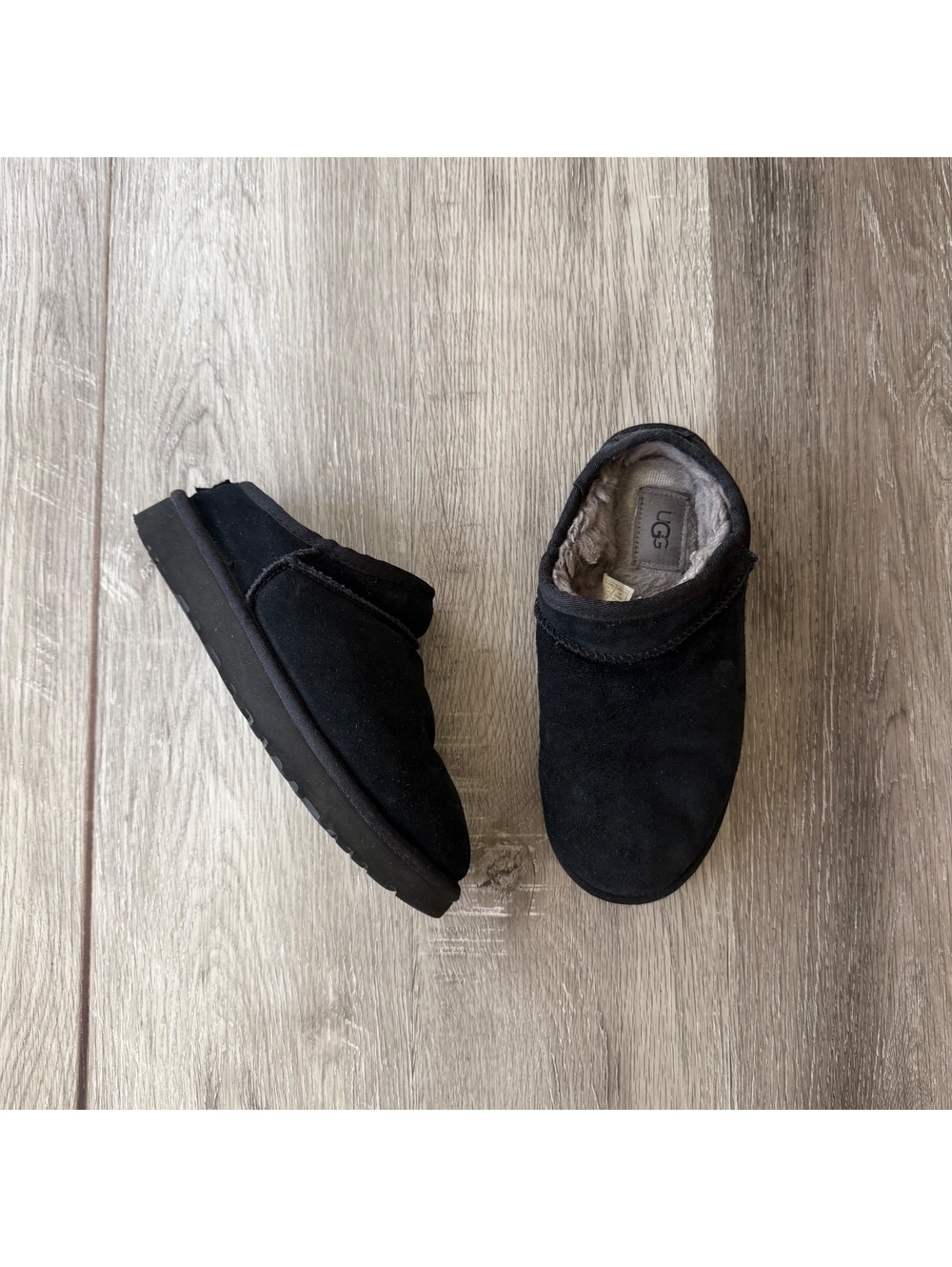 UGG Blacks Classic Slipper - Women's size 6